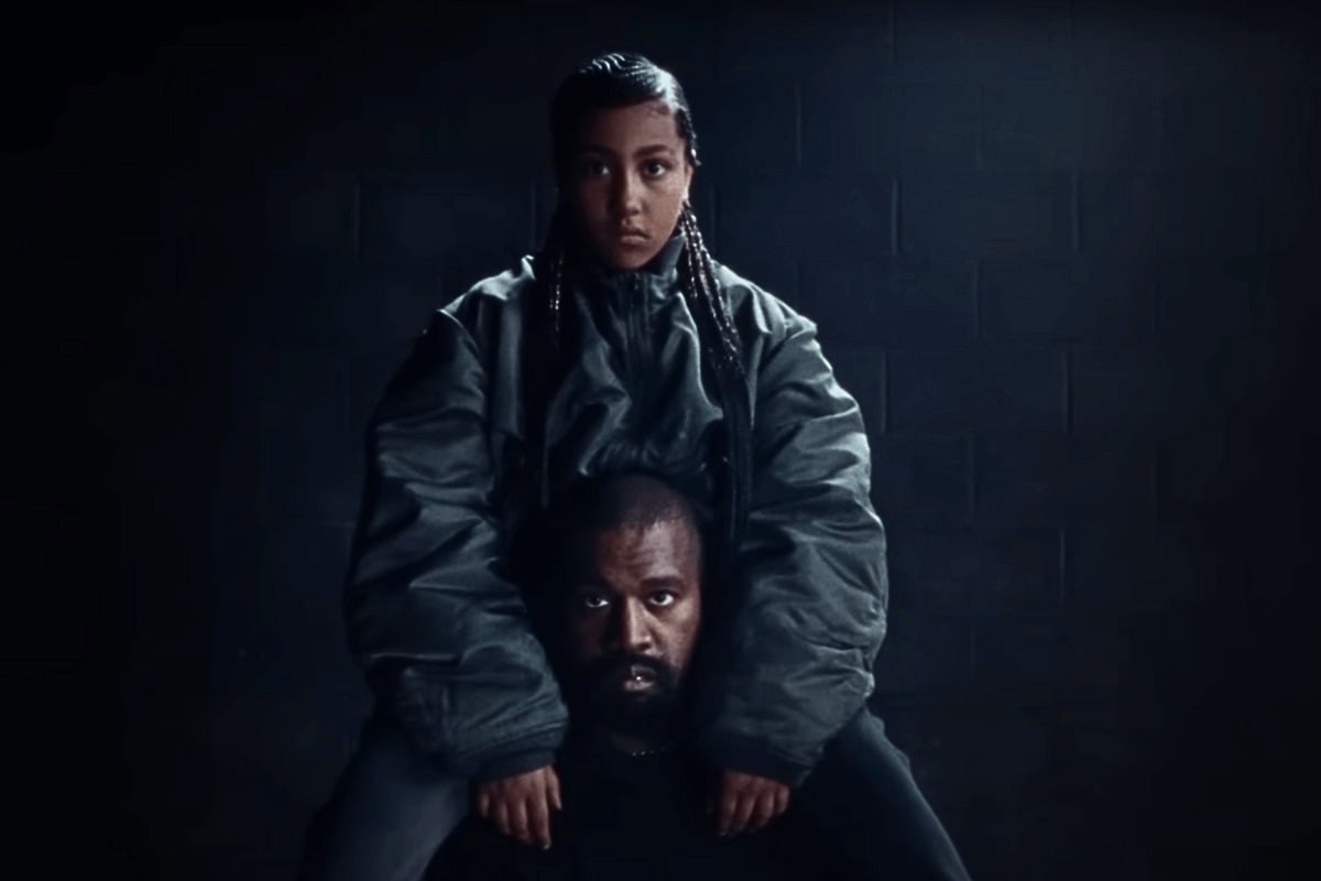 North West e Kanye West no clipe de estreia musical da North West - Talking Once Again