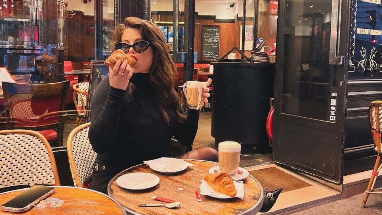 Selena Gomez publica cliques passeando em Paris