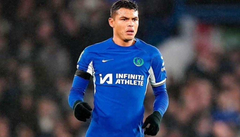 Pochettino revela que Thiago Silva está no banco devido a performance