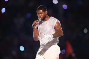 Usher tem show mais assistido da história do Super Bowl e quebra recorde de Rihanna