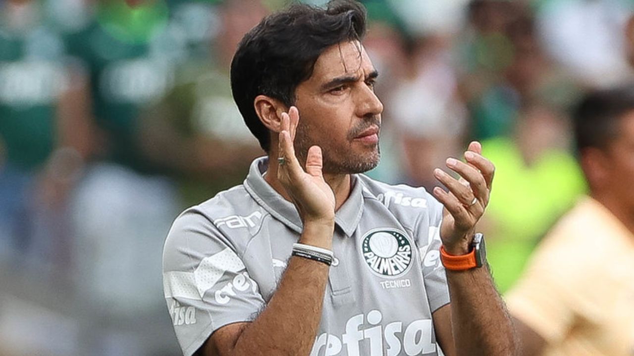 Abel Ferreira na beira do campo em Palmeiras x São Paulo pela Supercopa Rei