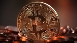 Bitcoin alcança valor de US$ 1 trilhão pela primeira vez desde 2021