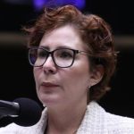 Deputada Carla Zambelli adia pedido de impeachment contra presidente Lula