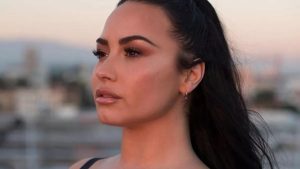 Demi Lovato celebra recuperação da overdose de 2018