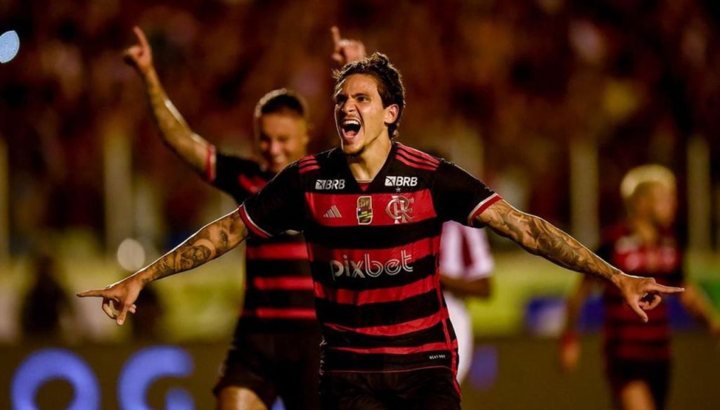 Pedro faz três gols, Flamengo ganha do Bangu e assume a liderança do Carioca