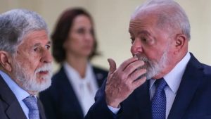 Pedido de Impeachment de Lula chega a 113 assinaturas entre deputados federais