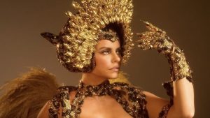 Poderosa: Paolla Oliveira desfila vestida de onça para a Grande Rio 