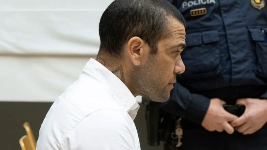 Caso Daniel Alves: ex-colega de cela revela plano de fuga do ex-jogador 