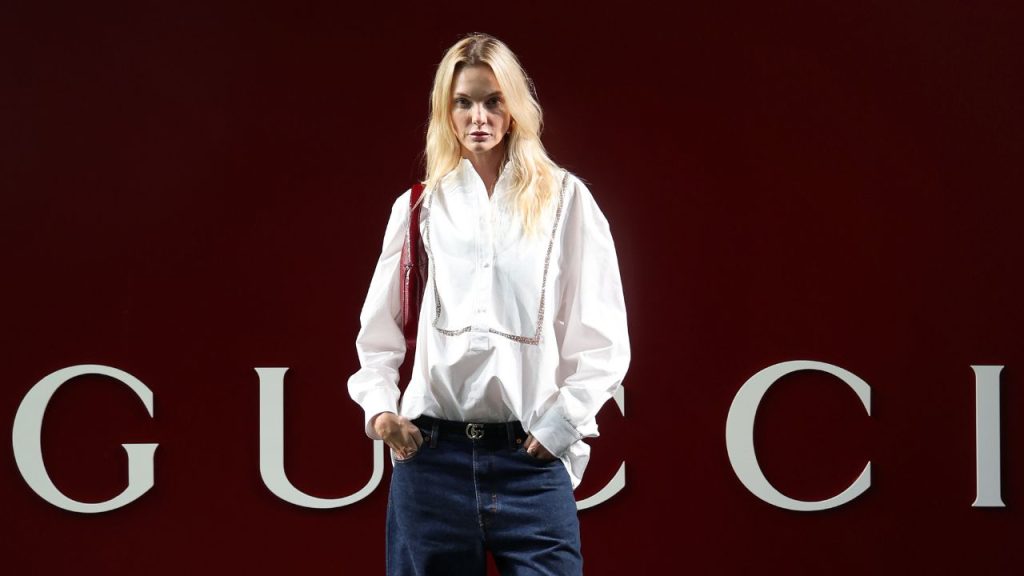 'Só sei desfilar': Carol Trentini assiste a um desfile internacional pela primeira vez