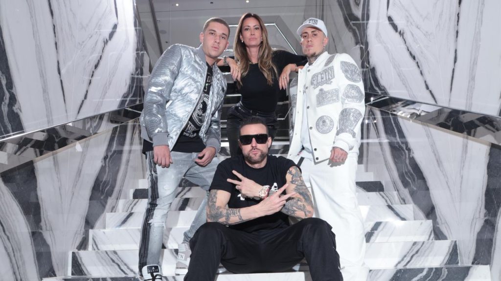 MC Daniel e DJ Vito param a Itália com desfile e show pela Philipp Plein