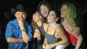 Xand Avião curte balada com Anitta e Nattan em férias nos EUA