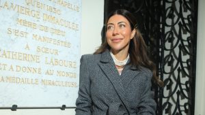 Carol Bassi promove experiências exclusivas com o ‘Adore Paris’