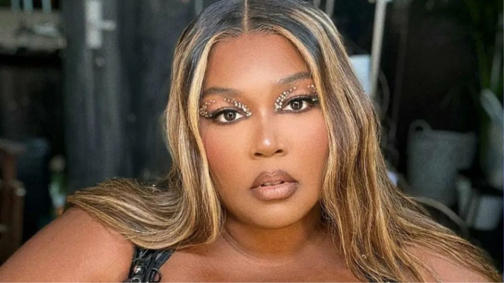 Lizzo evita tapete vermelho do Grammy após acusações de assédio