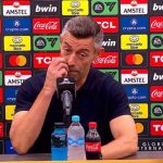 Pedro Caixinha durante coletiva de imprensa