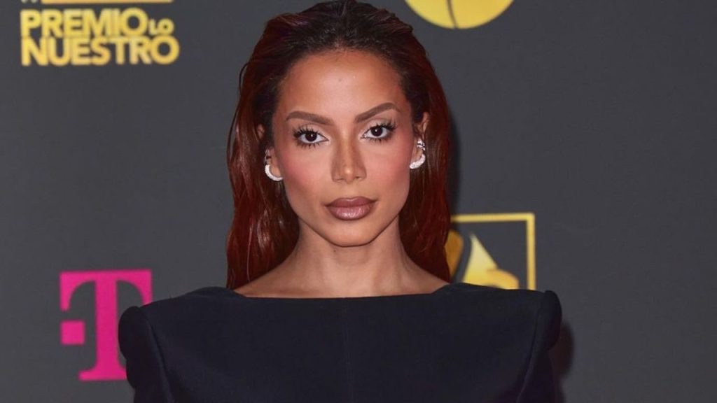 Performance de Anitta no Premio Lo Nuestro é elogiada pelo público