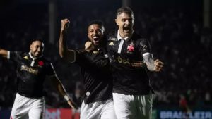 Auxiliar técnico do Vasco elogia comportamento da equipe em clássicos