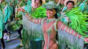 Rainha das rainhas: Viviane Araújo brilha em desfile da Mancha Verde