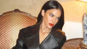 Bruna Marquezine aposta em looks poderosos para a temporada internacional de moda