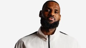 Liverpool e LeBron James lançam nova coleção de roupa