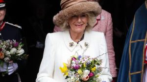 Rainha Camilla entra para a história ao assumir o papel do Rei Charles na tradição real da Páscoa