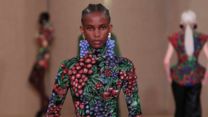 Balmain apresenta nova coleção sobre Bordeaux com desfile cheio de celebridades