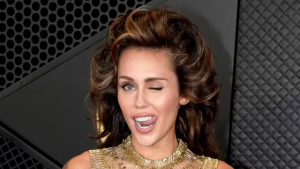 Miley Cyrus é homenageada como “lenda” pela Disney