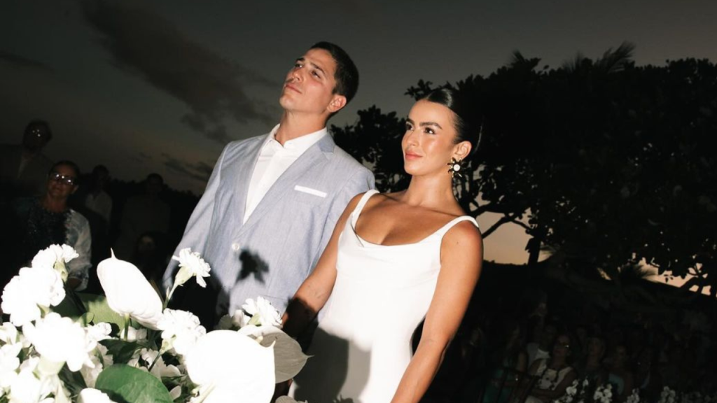 Rômulo Arantes Neto fala sobre lua de mel com Mari Saad nas redes sociais