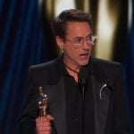 Robert Downey Jr. com seu primeiro Oscar