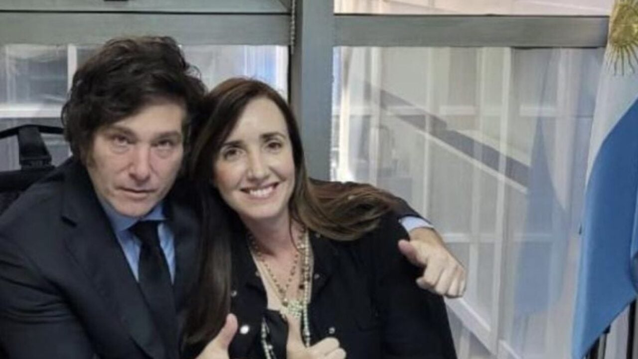 Javier Milei e Victoria Villarrue. demostram relação enfraquecida após publicação de comunicado no X.