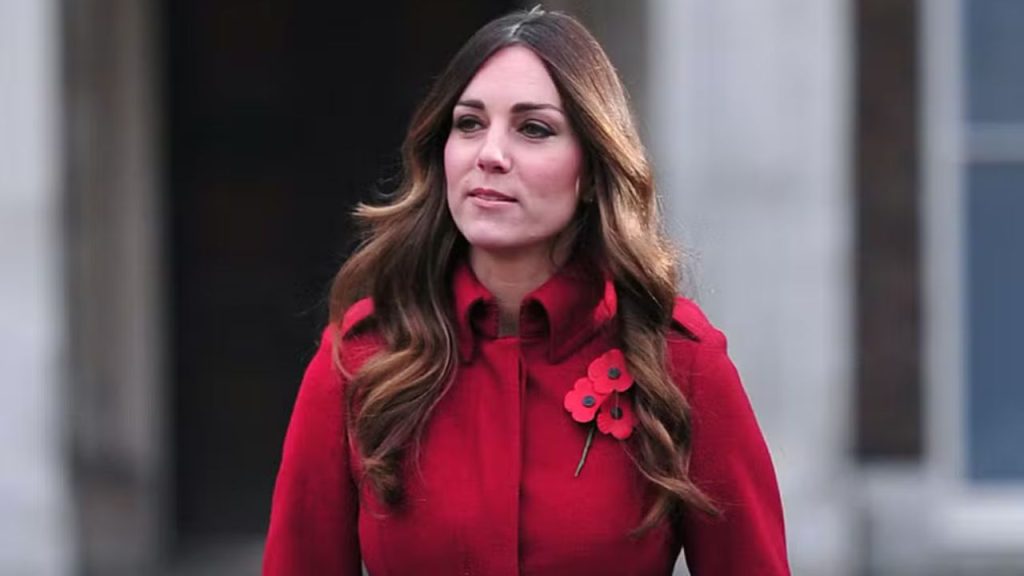 Kate Middleton aparece pela 1ª vez, após cirurgia abdominal