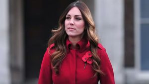Kate Middleton aparece pela 1ª vez, após cirurgia abdominal
