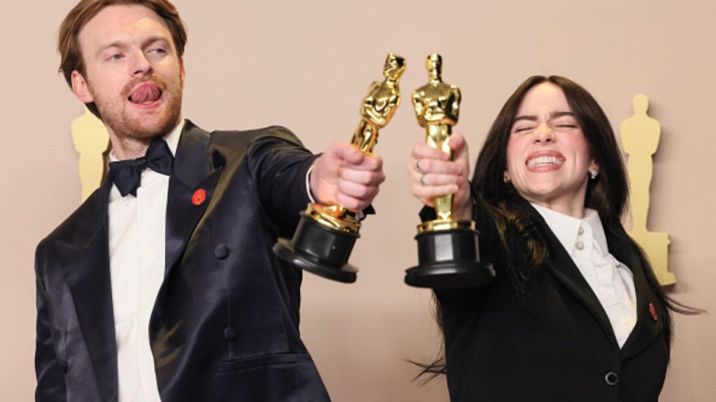 Oscar 2024: Billie Eilish vence Melhor Canção Original com “What Was I Made For?”