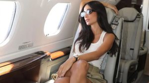 Silvia Braz visita fábrica da Arezzo e anuncia novidades para o Dia das Mães