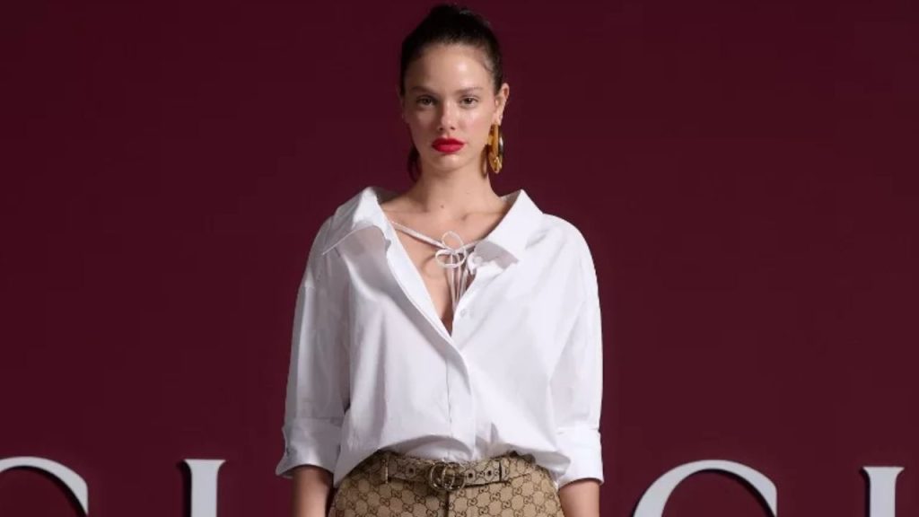 Vips vestem Gucci na chegada de Gucci Ancora no Brasil