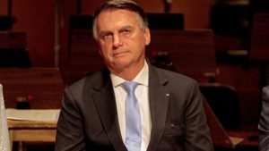 Sem passaporte, Bolsonaro pede autorização do STF para viajar até Israel 