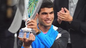 Após lesão, Carlos Alcaraz derrota Rafael Nadal em estreia