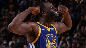Com expulsão de Draymond Green, Warriors vencem e se mantém na zona de play-in