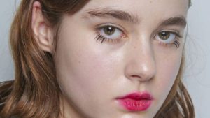 Maquiagem retrô para os cílios promete ser sensação em festas