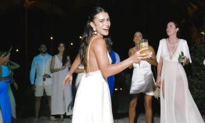 Look de Mari Saad chama atenção em luau pré-wedding