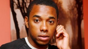 Robinho chega ao presidio e passará semana em cela isolada