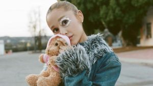 Ariana Grande divulga trailer de “We Can’t Be Friends”