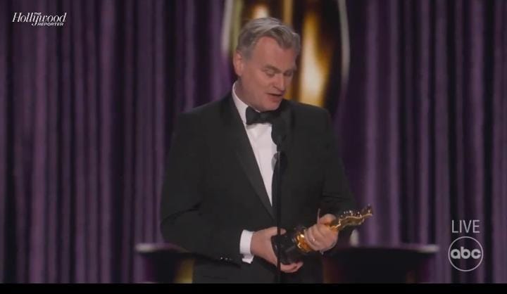 Christopher Nolan em discurso após receber estatueta de Melhor Direção