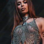 Cantora Anitta troca presente por doações