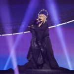 Madonna em apresentação da Celebration Tour