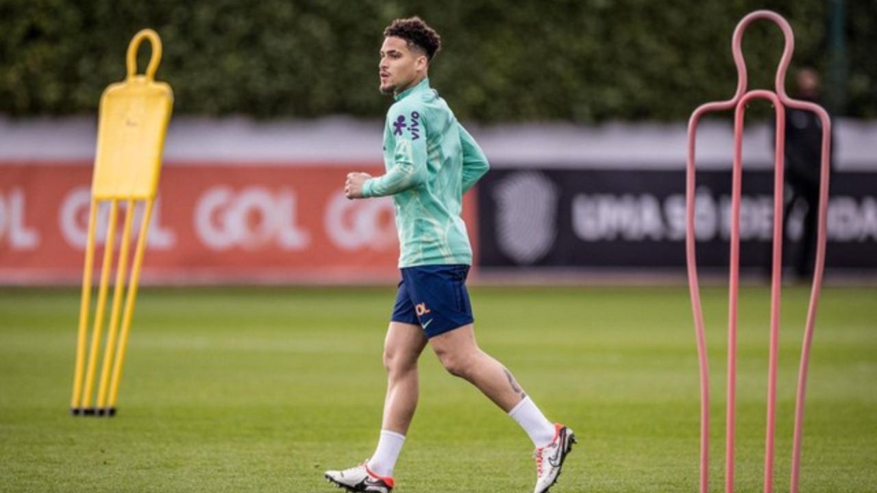 João Gomes durante treino da seleção brasileira no CT do Arsenal