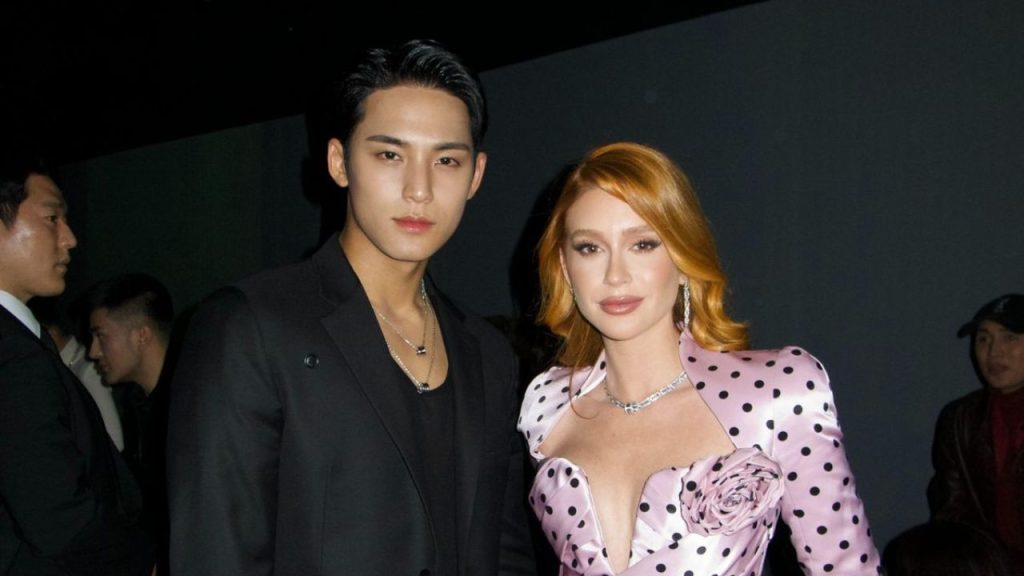 Marina Ruy Barbosa encontra astros da música sul-coreana no evento da Bulgari