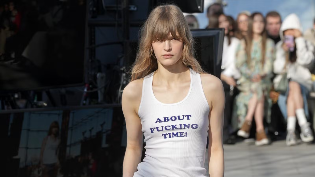 Stella McCartney traz o tema da sustentabilidade em seu desfile na Paris Fashion Week