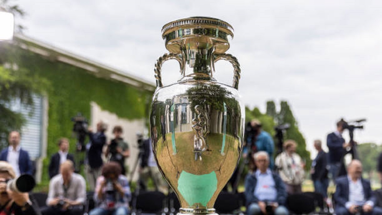 Troféu que vai ser dado a seleção vencedora da Eurocopa