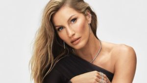 Gisele Bundchen participa de dinâmica em português e fala sobre novo livro