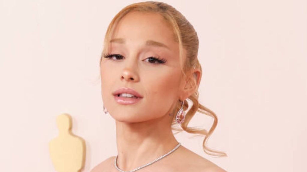 Ariana Grande coloca álbum em primeiro lugar pela sexta vez